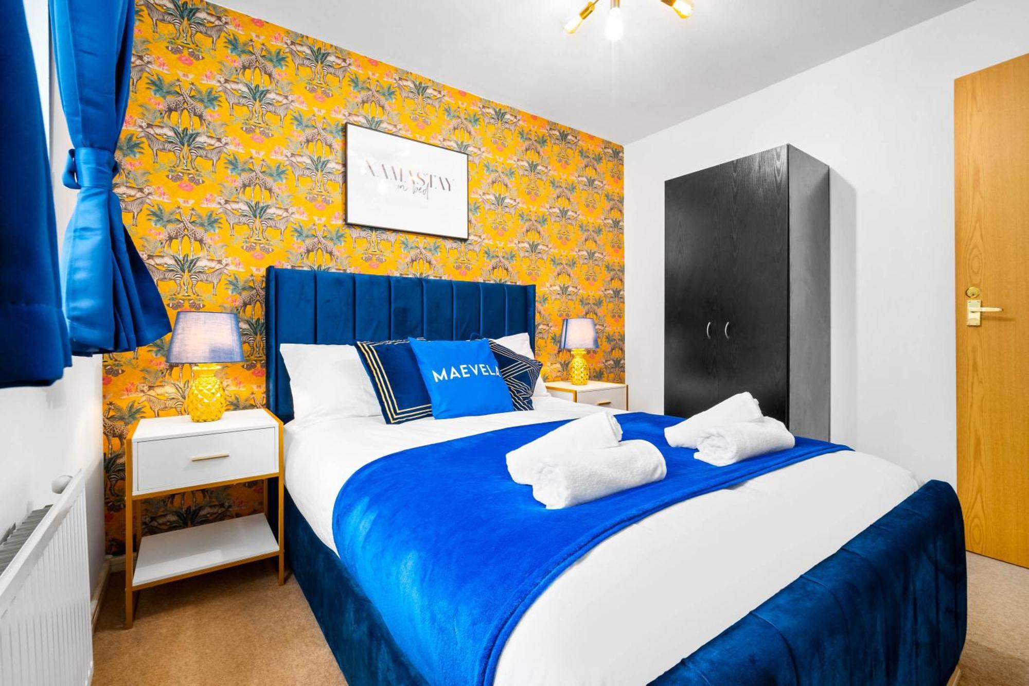 Stylish Manchester 4 Bed House W/Garden ✘ Sleeps 9 - Salford ☆ Free Parking → Smart Tvs In Every Bedroom ☆ Free Netflix & Ultra Fast Wifi ✪ 6 Min To City Centre, Close To Trafford Centre, Etihad Stadium, Manchester Arena, Clubs & More! Dış mekan fotoğraf